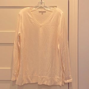 Loft cream tunic sweater with V neck, banded sleeves and hem, side slits.